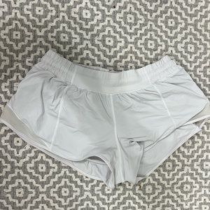 White Lululemon Hotty Hot Shorts Size 8 2.5 inch inseam